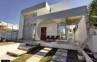 Imagem: A casa possui 3 Dormitórios, 2 Banheiros, 2 Vagas na garagem