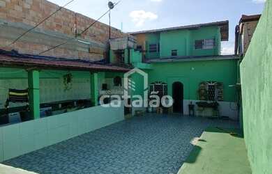 Imagem: A casa possui 3 Dormitórios, 1 Banheiro, 2 Vagas na garagem