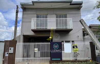 Imagem: A casa possui 3 Dormitórios, 2 Banheiros, 1 Vaga na garagem