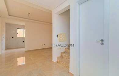 Imagem: A casa possui 3 Dormitórios, 3 Banheiros, 4 Vagas na garagem