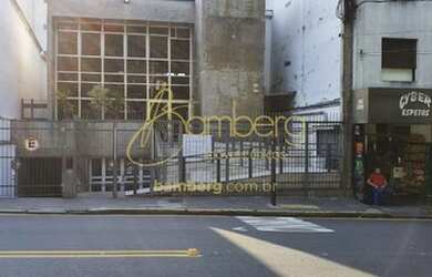 Imagem: O depósito possui 5 Vagas na garagem e 868m² de Área e está