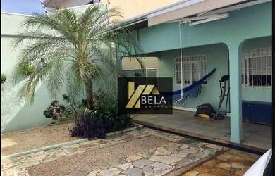 Imagem: A casa possui 3 Dormitórios, 3 Banheiros, 2 Vagas na garagem