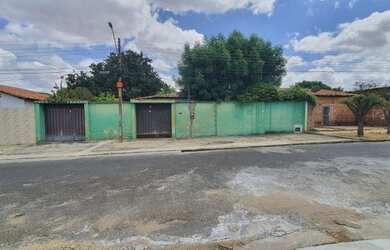 Imagem: A casa possui 3 Dormitórios, 4 Banheiros e 266m² de Área