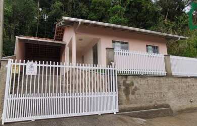 Imagem: A casa possui 2 Dormitórios, 2 Banheiros, 1 Vaga na garagem