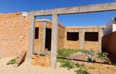 Imagem: A casa possui 2 Dormitórios, 3 Banheiros, 3 Vagas na garagem