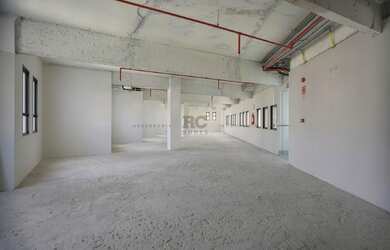 Imagem: O depósito possui 2 Vagas na garagem e 191m² de Área e está