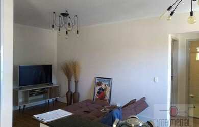 Imagem: O apartamento possui 2 Dormitórios, 1 Banheiro, 1 Vaga na garagem