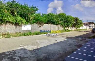 Imagem: O terreno possui 2.310m² de Área e está localizado em Coroa