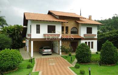 Imagem: A casa possui 3 Dormitórios, 4 Banheiros, 566m² de Área e