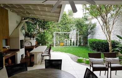 Imagem 2: Linda casa na melhor localização no Jardim Europa