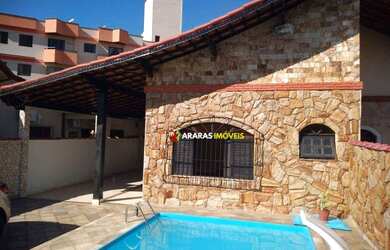 Imagem: A casa possui 3 Dormitórios, 4 Banheiros, 163m² de Área e