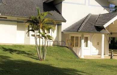 Imagem: A casa em condomínio possui 4 Dormitórios, 5 Banheiros, 5