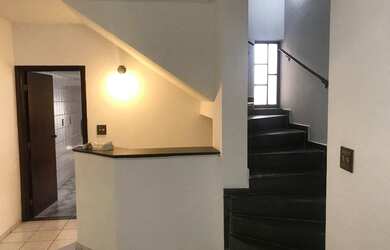 Imagem: A casa possui 2 Dormitórios, 2 Banheiros, 2 Vagas na garagem