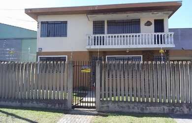 Imagem: A casa possui 4 Dormitórios, 2 Banheiros, 1 Vaga na garagem