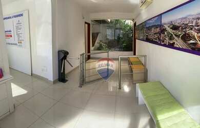 Imagem: O depósito possui 5 Vagas na garagem, 500m² de Área e está