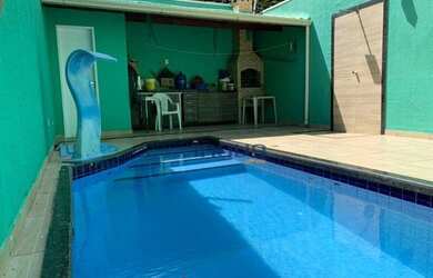 Imagem: A casa possui 4 Dormitórios, 5 Banheiros, 5 Vagas na garagem