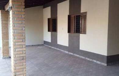 Imagem: O depósito possui 3 Vagas na garagem, 140m² de Área e está