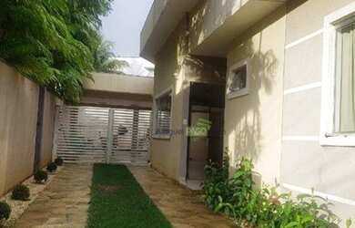 Imagem: A casa possui 3 Dormitórios, 5 Banheiros, 4 Vagas na garagem