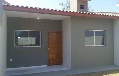 Imagem: A casa possui 2 Dormitórios, 1 Banheiro, 2 Vagas na garagem