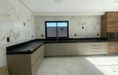 Imagem: A casa em condomínio possui 3 Dormitórios, 3 Banheiros, 4