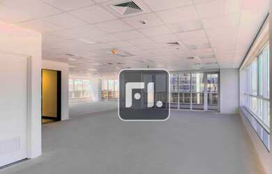 Imagem: O depósito possui 5 Vagas na garagem e 531m² de Área e está