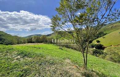 Imagem: O terreno possui 27m² de Área e está localizado em Pedro