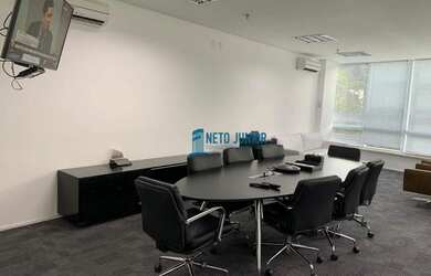 Imagem: O depósito possui 3 Vagas na garagem e 100m² de Área e está