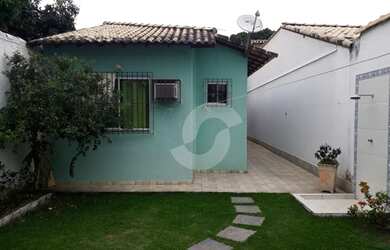 Imagem: A casa possui 3 Dormitórios, 2 Banheiros, 1 Vaga na garagem