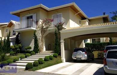 Imagem: A casa em condomínio possui 4 Dormitórios, 4 Banheiros, 5