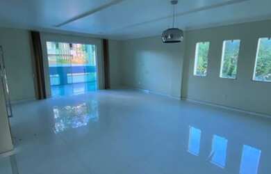 Imagem: O apartamento possui 4 Dormitórios, 5 Banheiros, 2 Vagas na