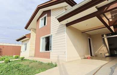 Imagem: A casa possui 3 Dormitórios, 4 Banheiros, 2 Vagas na garagem