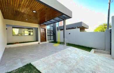 Imagem: A casa possui 3 Dormitórios, 2 Banheiros, 4 Vagas na garagem