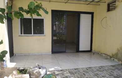 Imagem: A casa possui 3 Dormitórios, 2 Banheiros, 1 Vaga na garagem