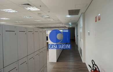 Imagem: O depósito possui 5 Vagas na garagem, 677m² de Área e está