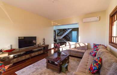 Imagem: O apartamento possui 3 Dormitórios, 3 Banheiros, 393m² de