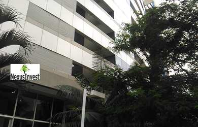 Imagem: O depósito possui 4 Vagas na garagem, 74m² de Área e está