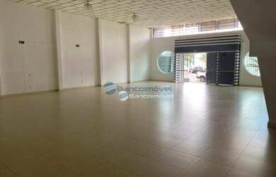 Imagem: O depósito possui 5 Vagas na garagem, 300m² de Área e está