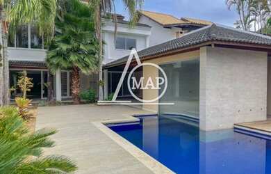 Imagem: A casa em condomínio possui 4 Dormitórios, 5 Banheiros, 5