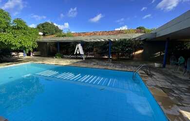 Imagem: A casa possui 4 Dormitórios, 3 Banheiros, 4 Vagas na garagem