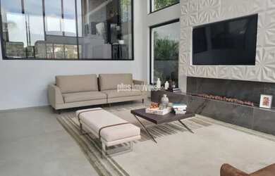 Imagem: A casa possui 4 Dormitórios, 5 Banheiros, 3 Vagas na garagem