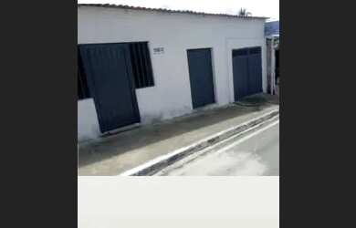 Imagem: A casa possui 2 Dormitórios, 1 Banheiro, 1 Vaga na garagem