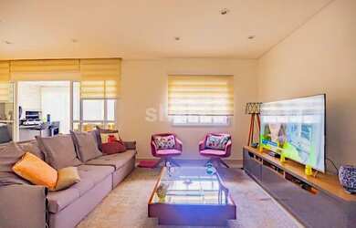 Imagem: O apartamento possui 2 Dormitórios, 2 Banheiros, 2 Vagas na