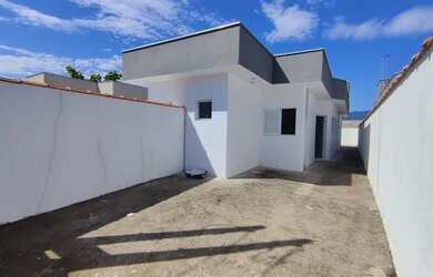 Imagem: A casa possui 2 Dormitórios, 1 Banheiro, 1 Vaga na garagem