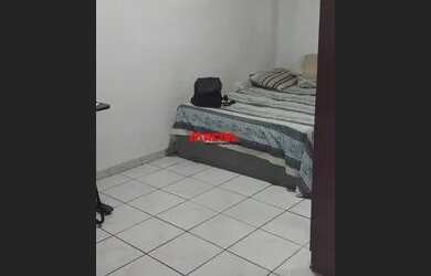 Imagem: A casa possui 3 Dormitórios, 2 Banheiros, 3 Vagas na garagem