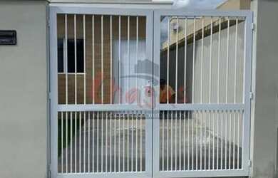 Imagem: A casa possui 2 Dormitórios, 2 Banheiros, 2 Vagas na garagem