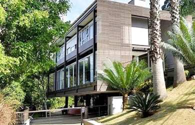 Imagem: A casa em condomínio possui 4 Dormitórios, 5 Banheiros, 5