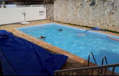 Imagem: A casa possui 3 Dormitórios, 3 Banheiros, 4 Vagas na garagem