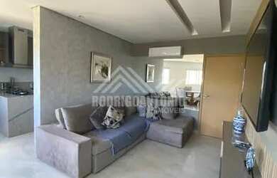 Imagem: A casa possui 3 Dormitórios, 3 Banheiros, 3 Vagas na garagem