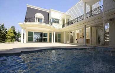 Imagem: A casa em condomínio possui 5 Dormitórios, 5 Banheiros, 5