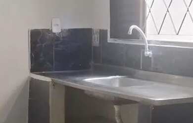 Imagem: A casa possui 2 Dormitórios, 1 Banheiro, 2 Vagas na garagem